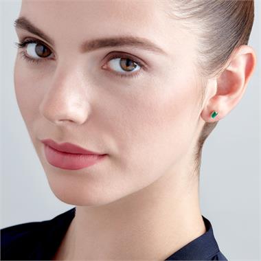 18ct Yellow Gold Emerald Solitaire Stud Earrings thumbnail