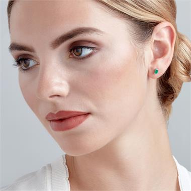 18ct White Gold Emerald Solitaire Stud Earrings thumbnail