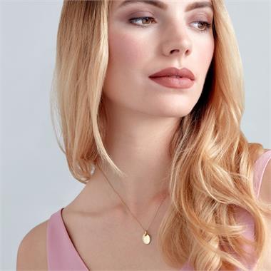 18ct Yellow Gold Small Oval Design Pendant thumbnail