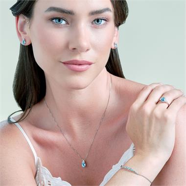 18ct White Gold Aquamarine and Diamond Bracelet thumbnail