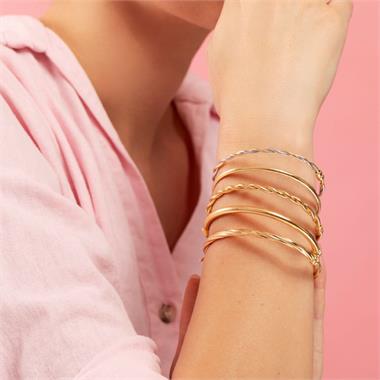 18ct Yellow Gold Plain Oval Bangle thumbnail