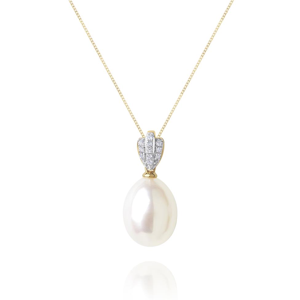 18ct Yellow Gold Freshwater Pearl and Diamond Pendant Thumbnail Image 0