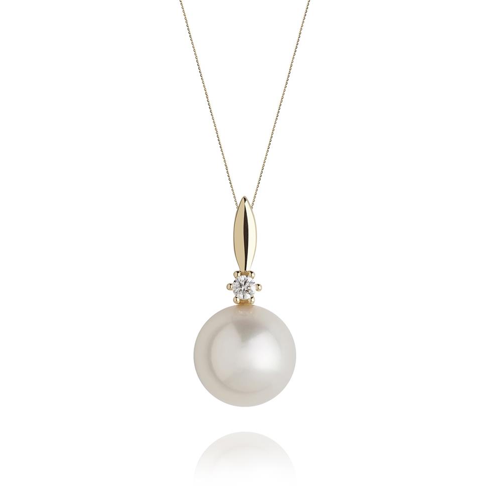 18ct Yellow Gold Freshwater Pearl and Diamond Pendant Thumbnail Image 0