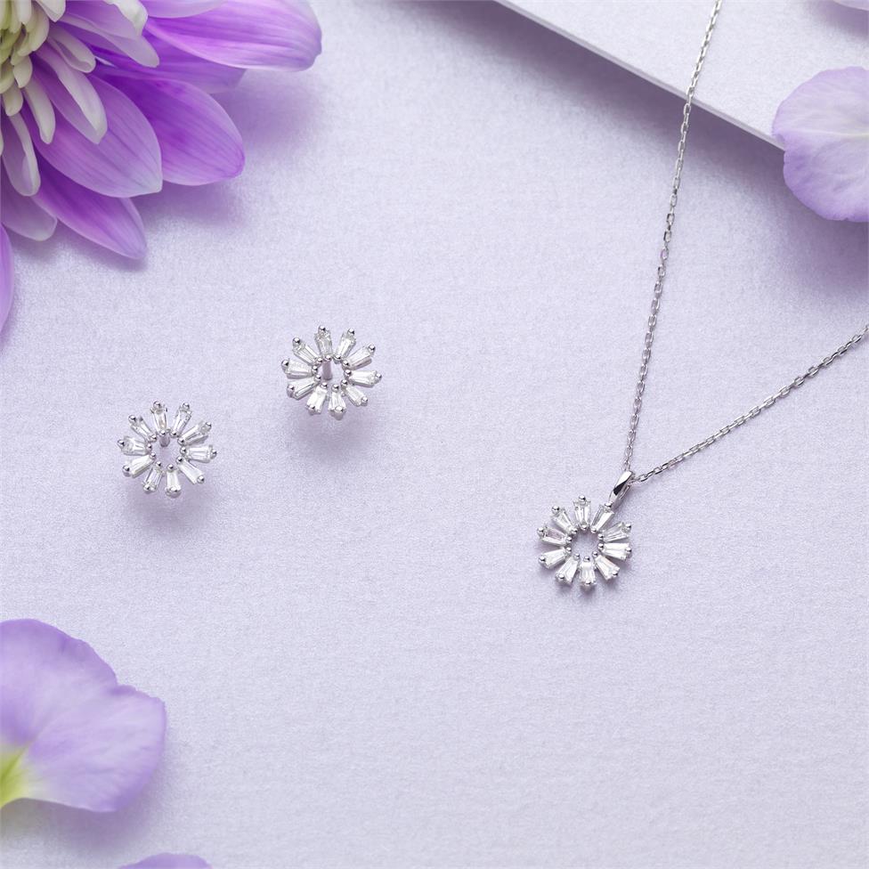 18ct White Gold Baguette Diamond Necklace 0.16ct Thumbnail Image 1