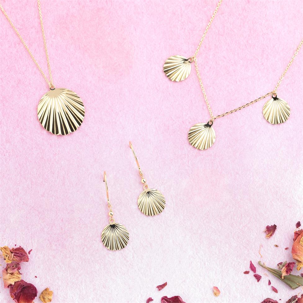 18ct Yellow Gold Shell Design Necklace Thumbnail Image 2