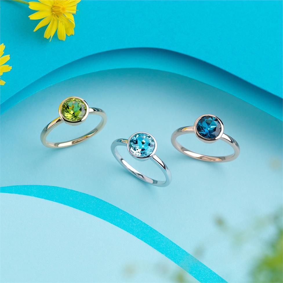 18ct White Gold Blue Topaz Rubover Dress Ring Thumbnail Image 5