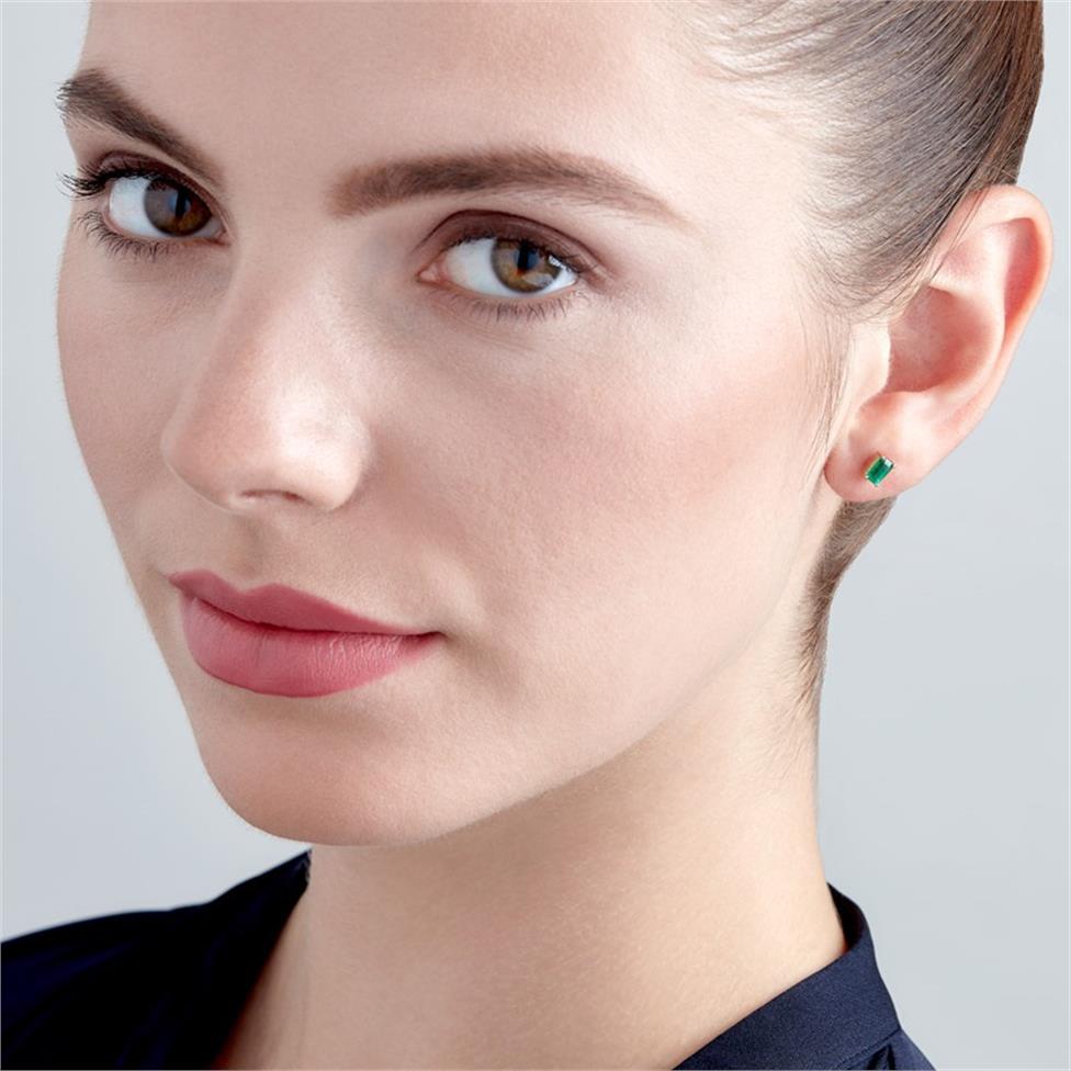 18ct Yellow Gold Emerald Solitaire Stud Earrings Thumbnail Image 1