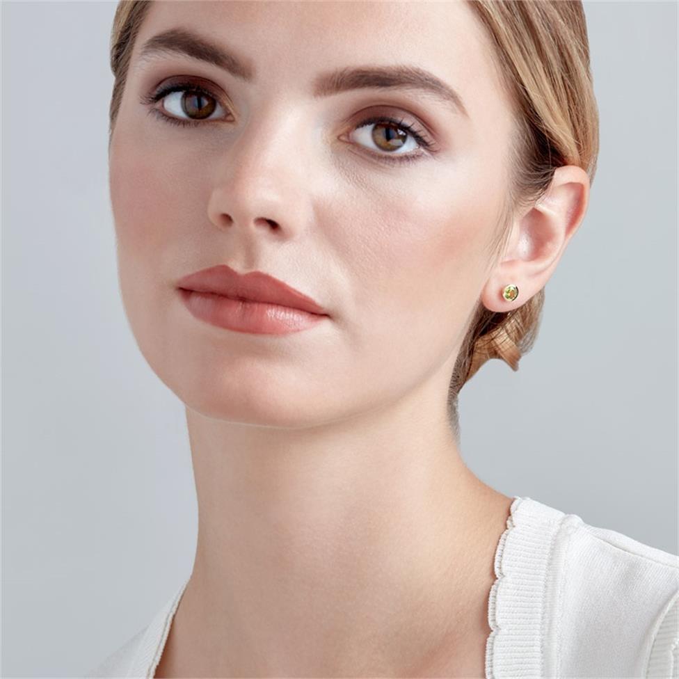 18ct Yellow Gold Peridot Rubover Stud Earrings Thumbnail Image 1
