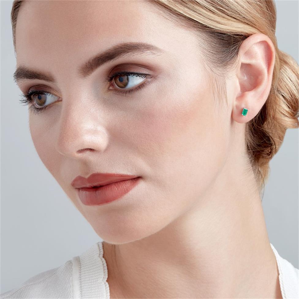 18ct White Gold Emerald Solitaire Stud Earrings Thumbnail Image 1