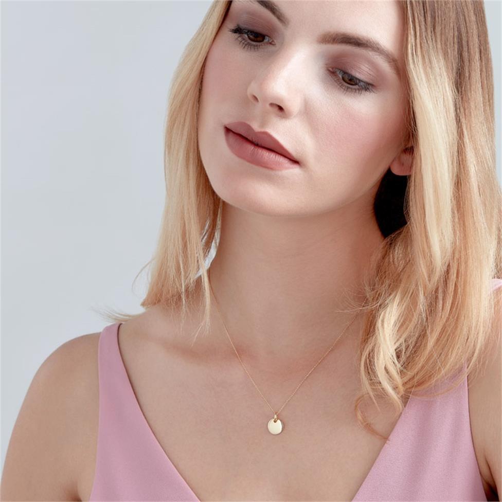18ct Yellow Gold Small Round Design Pendant Thumbnail Image 1