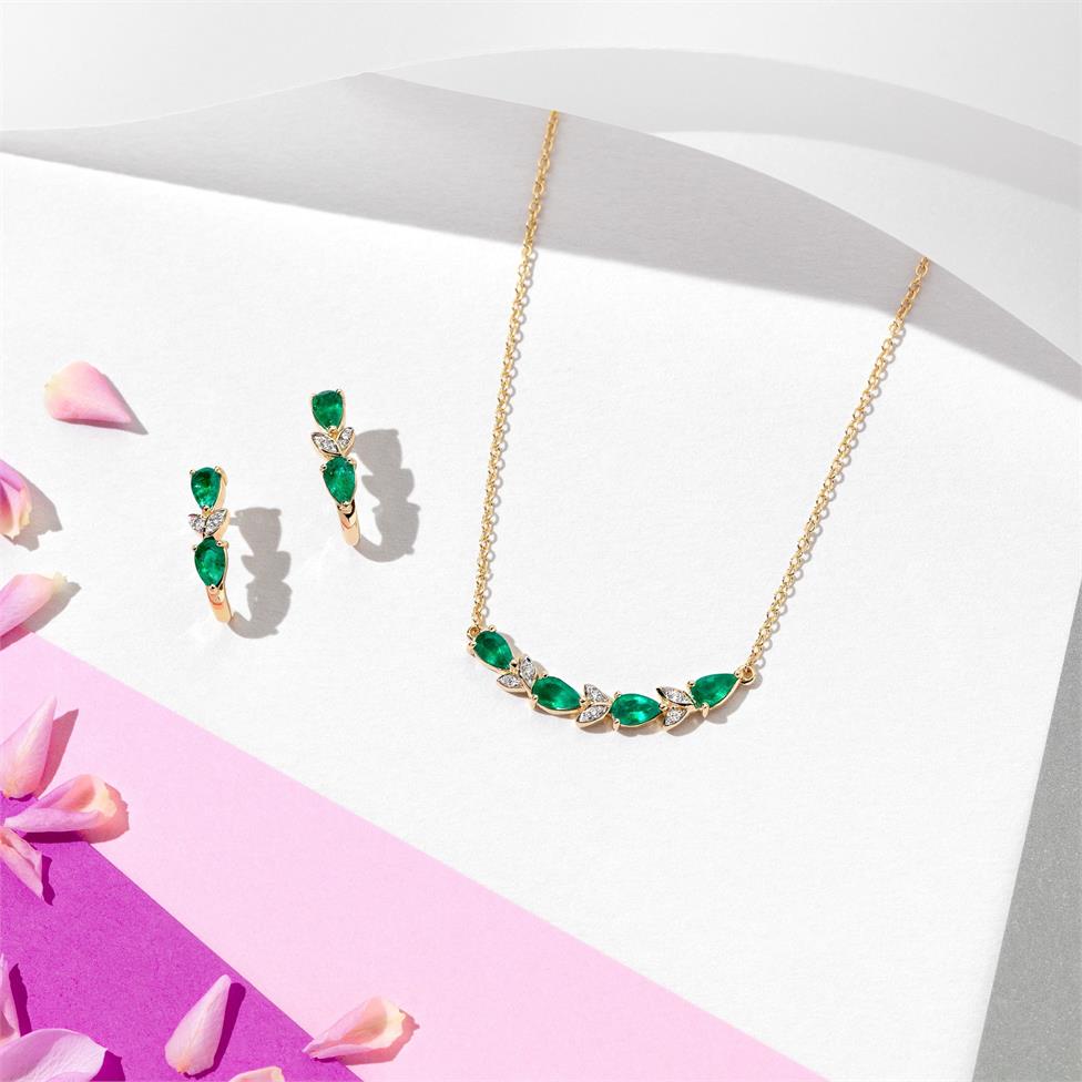 18ct Yellow Gold Emerald and Diamond Necklace Thumbnail Image 2