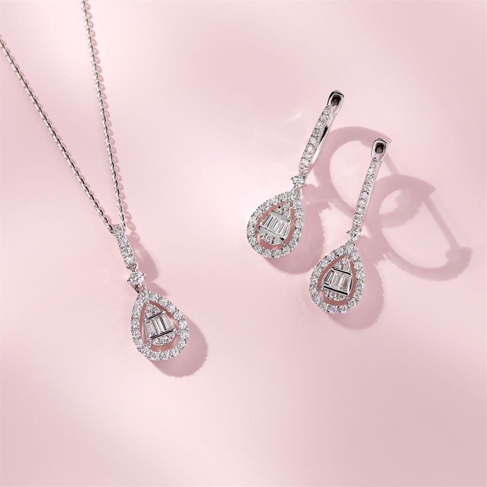 18ct White Gold Pear Shape Diamond Cluster Pendant 0.23ct Thumbnail Image 2