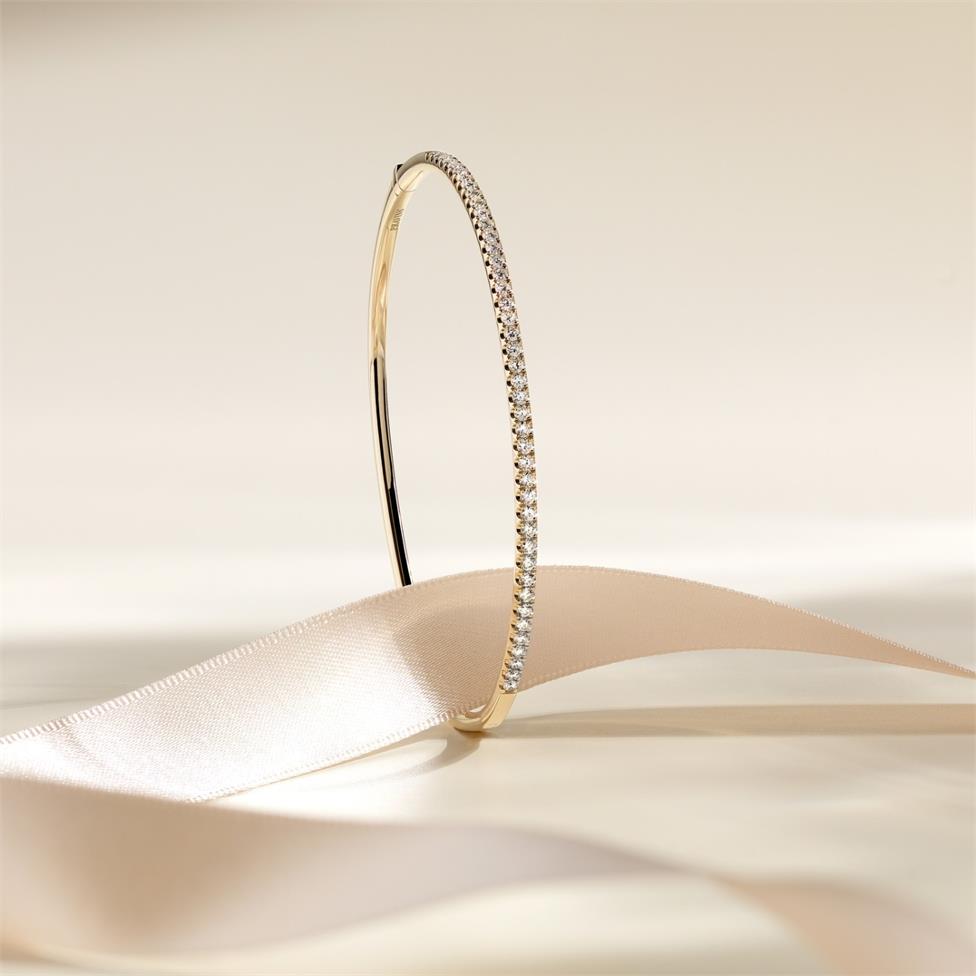 18ct Yellow Gold Diamond Line Bangle Thumbnail Image 3