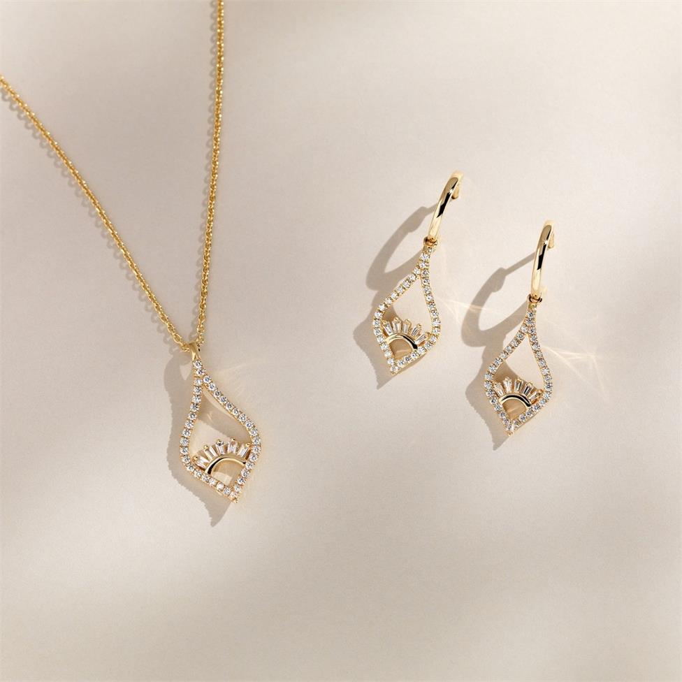 18ct Yellow Gold Kite Shape Baguette Cut Diamond Necklace 0.24ct Thumbnail Image 1