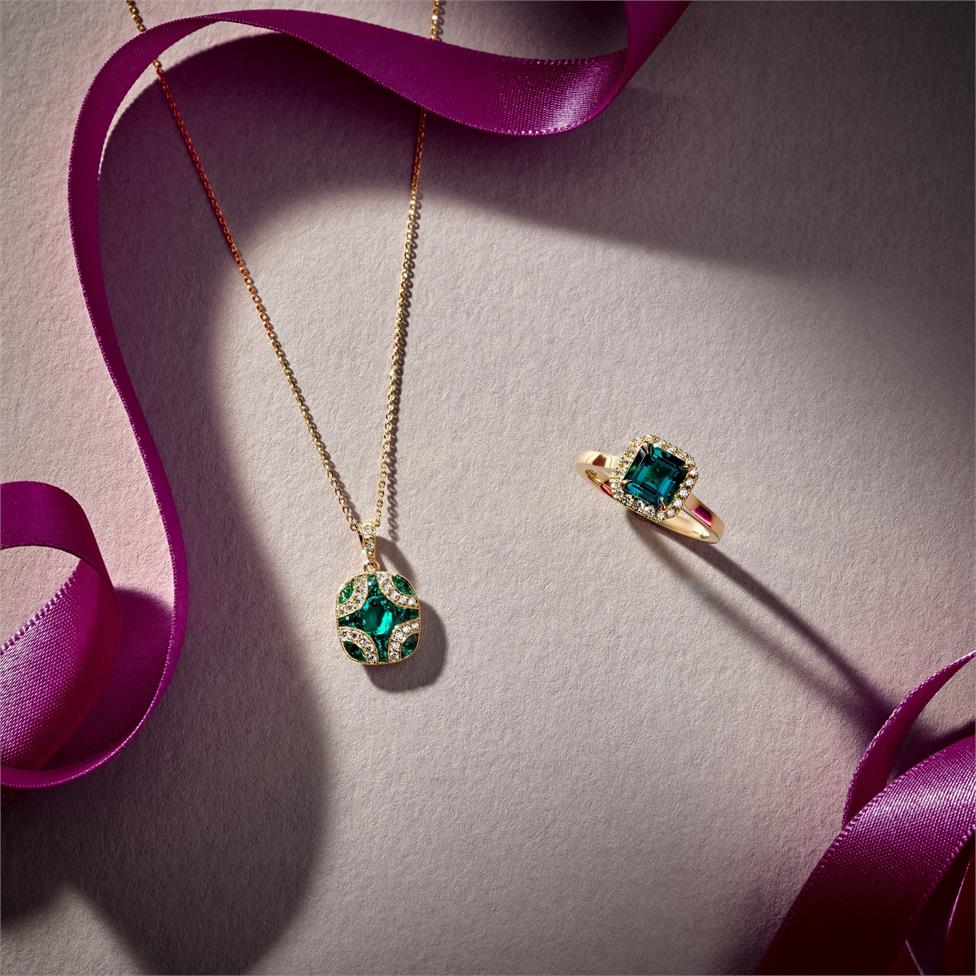 18ct Yellow Gold Vintage Design Emerald and Diamond Pendant Thumbnail Image 3