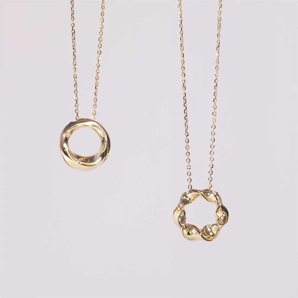 Aira 18ct Yellow Gold Twisted Circle Necklace Thumbnail Image 4