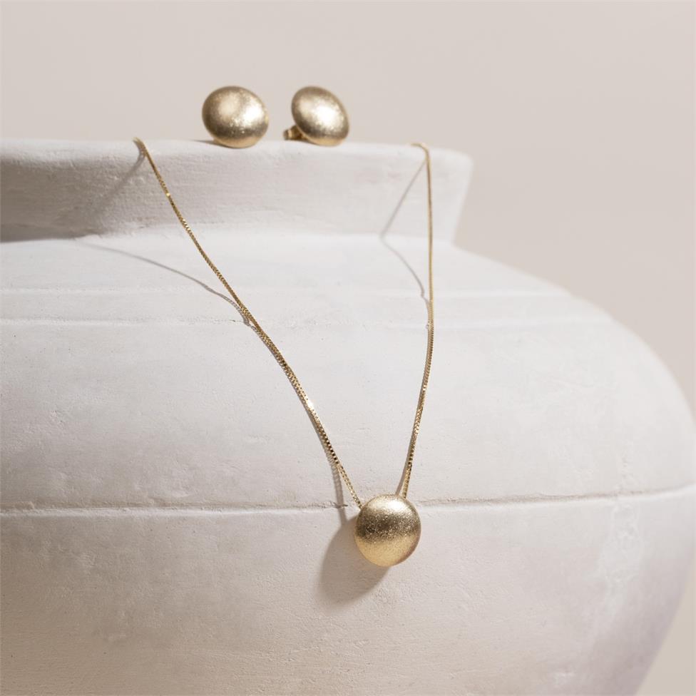 18ct Yellow Gold Round Satin Finish Necklace Thumbnail Image 3