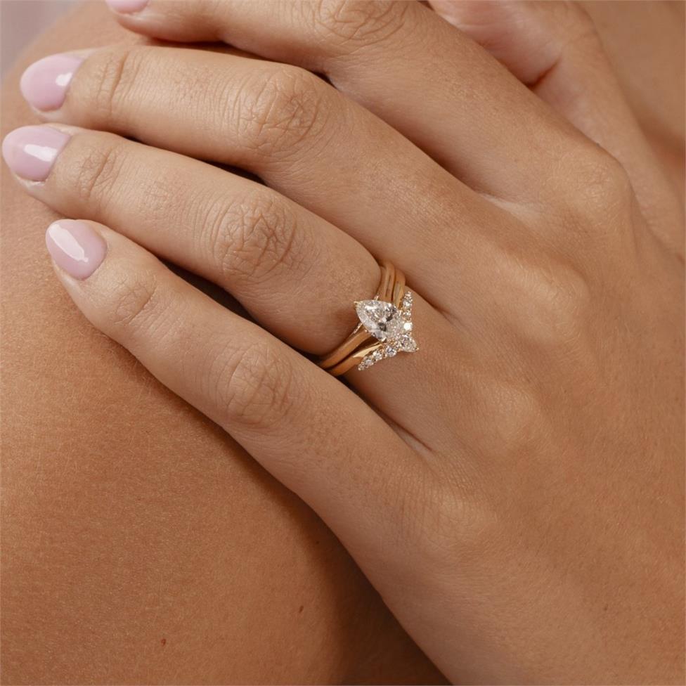 18ct Yellow Gold Diamond Set Shaped Wedding Ring 0.25ct Thumbnail Image 3