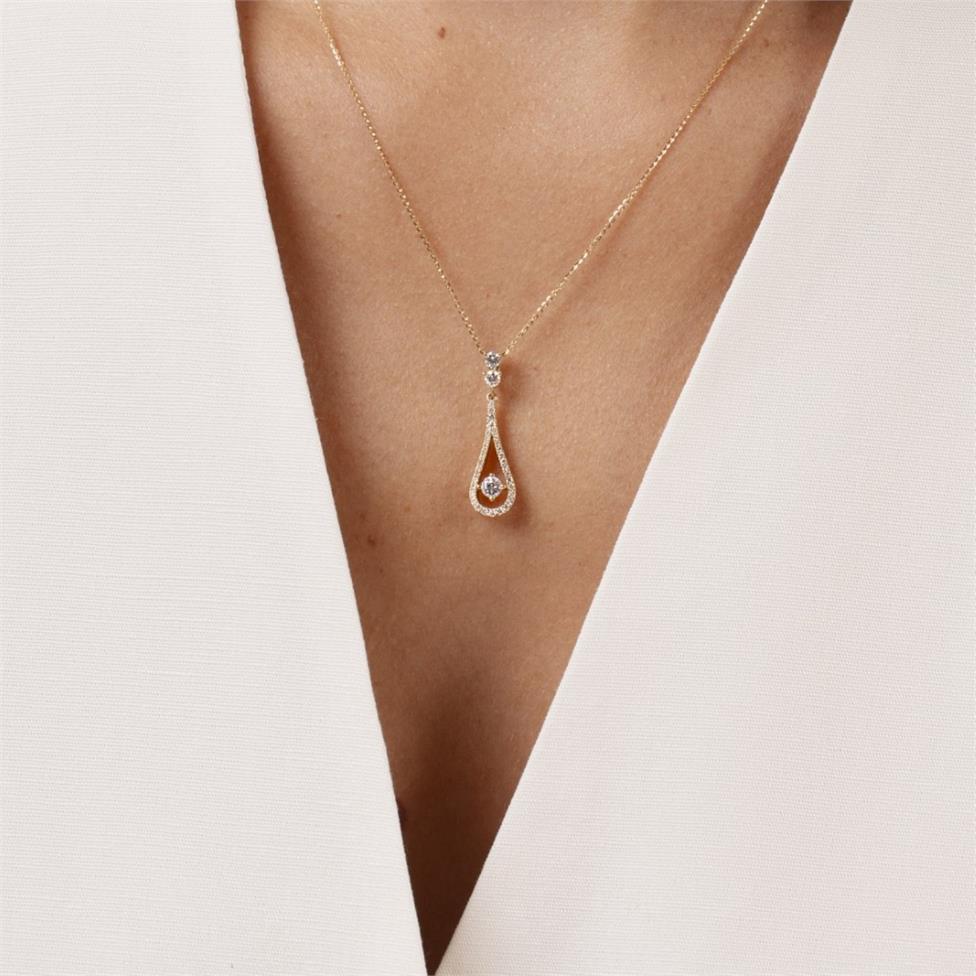 18ct Yellow Gold Teardrop Diamond Pendant Thumbnail Image 1